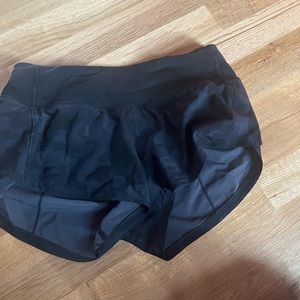 Lulu lemon black camo speed up shorts, 2.5 inseam (never worn)